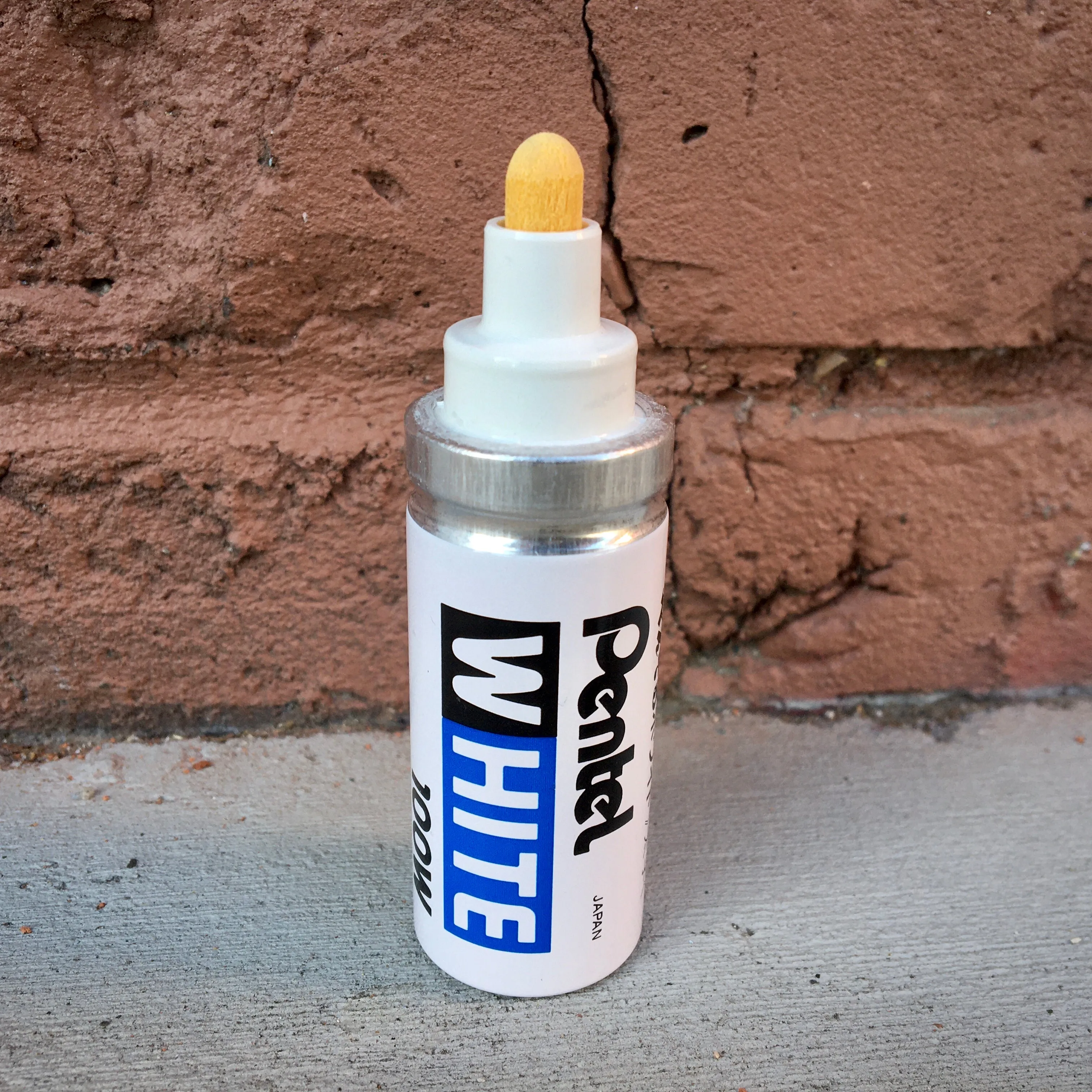 Pentel White Marker 100W