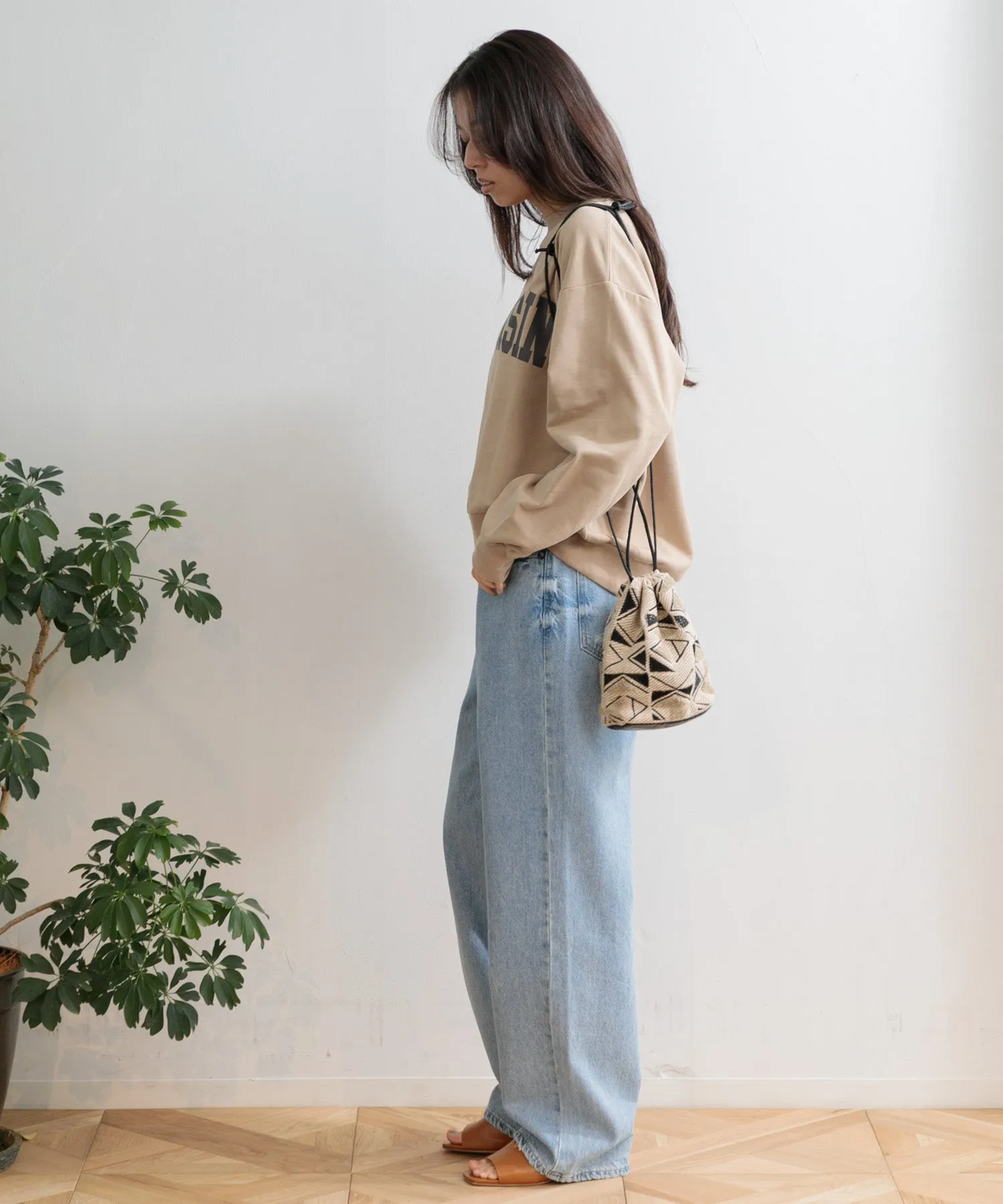 【WOMEN】beej drawstring emb bag