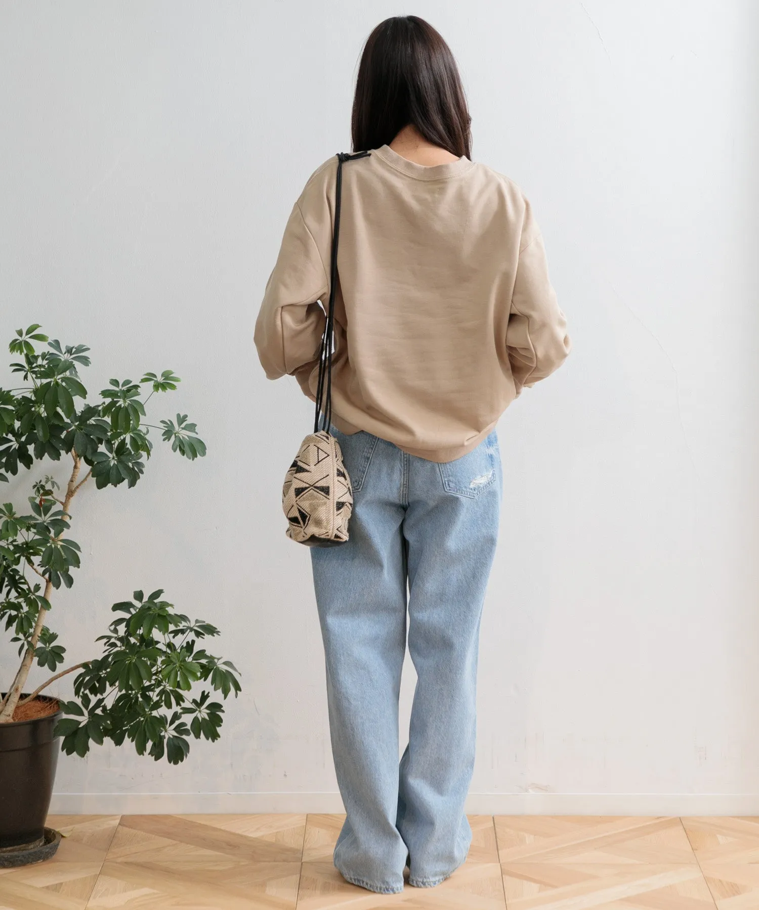 【WOMEN】beej drawstring emb bag